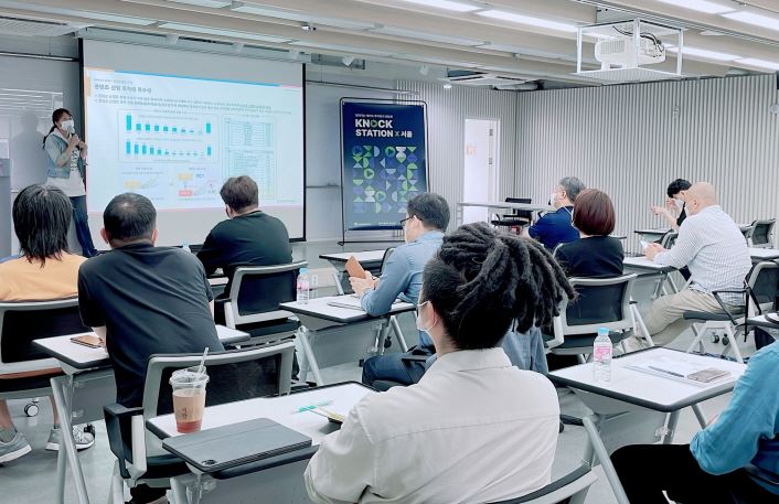 상담회에 앞서 스마트스터디벤처스 이현송 대표가 콘텐츠 투자에 대한 강연을 진행한 모습 /한국콘텐츠진흥원 제공