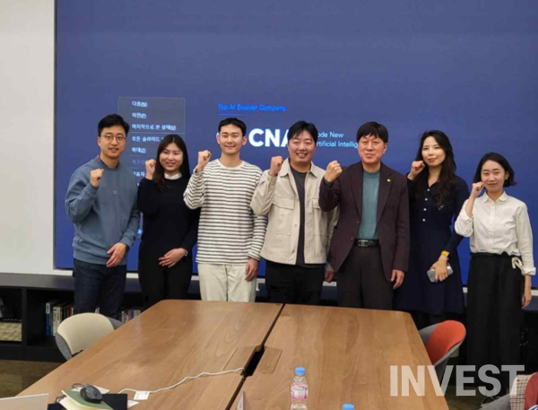 (오른쪽 세번째) 김용문 창업진흥원장 = 창업진흥원 제공