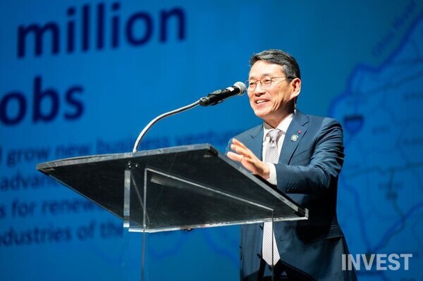 LG전자 조주완 CEO가 3일(현지시간) 미국 웨스트버지니아주 찰스턴시 컬쳐 센터에서 열린 LG전자 북미이노베이션센터(LG NOVA)-웨스트버지니아주 전략적 협업 계획 발표식에서 발언하고 있다. (출처: LG전자)