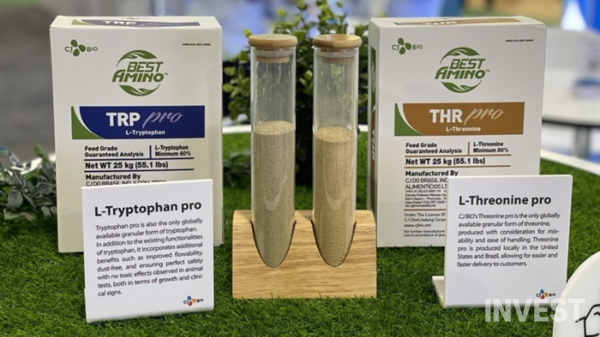 ▲2024 IPPE에 전시된 CJ제일제당의 '트립토판 프로'와 '쓰레오닌 프로' 제품 (출처 = CJ제일제당)